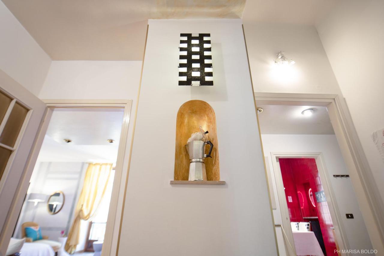 Billie'S Flat Red - Art & Design Apt In Verona Historic Centre ภายนอก รูปภาพ