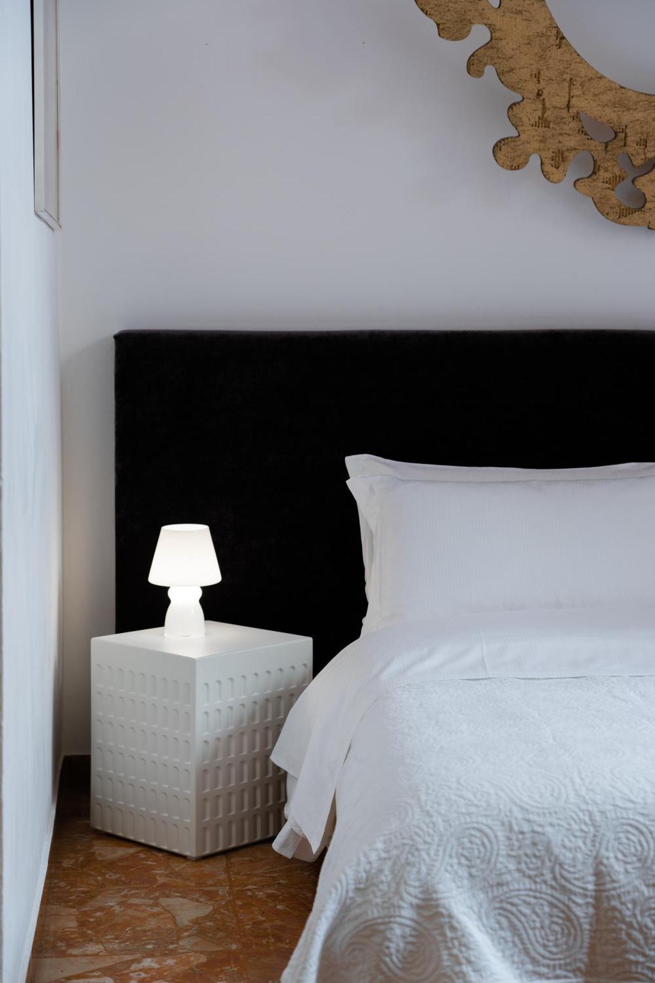 Billie'S Flat Red - Art & Design Apt In Verona Historic Centre ภายนอก รูปภาพ