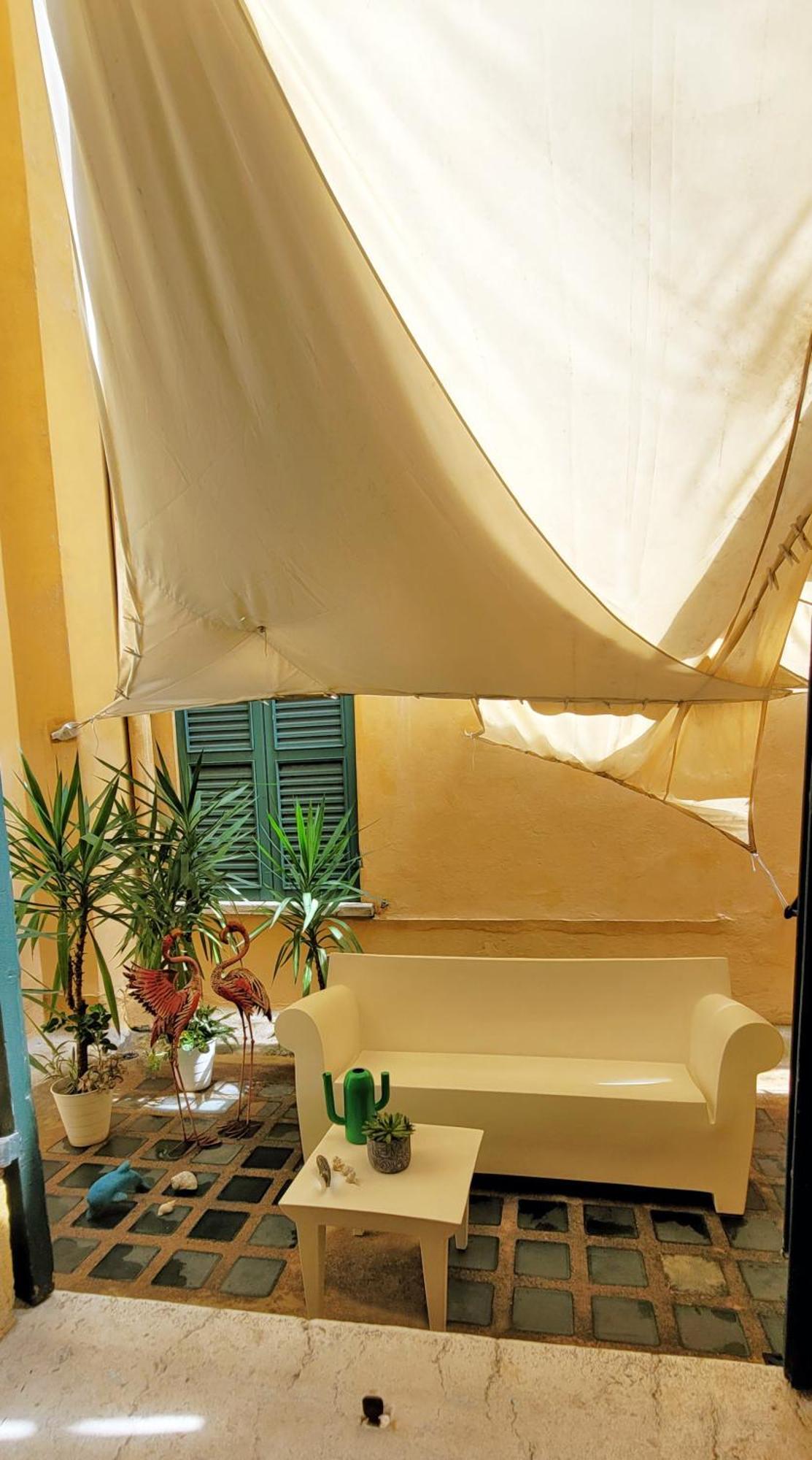 Billie'S Flat Red - Art & Design Apt In Verona Historic Centre ภายนอก รูปภาพ