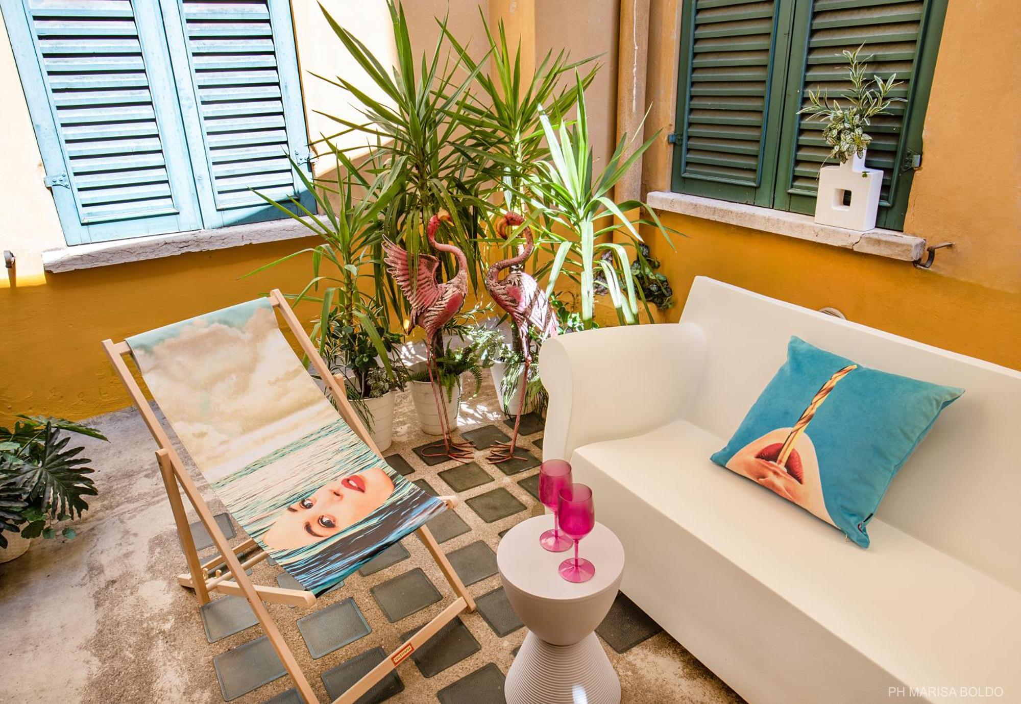 Billie'S Flat Red - Art & Design Apt In Verona Historic Centre ภายนอก รูปภาพ
